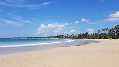 This beach is often overlooked for neighbouring Hiriketiya Beach, but it was our favourite beach in Sri Lanka! Calm clear water, white sand, no crowds - bliss!
# Sri Lanka
# Beaches
# Dikwella Beach