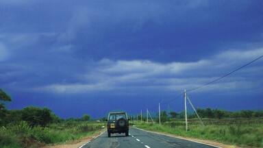 When we reached to Madawachchiya, the sky was dark grey and it signed us a huge rain. This vehicle owned by the Sri Lankan army.
Most of the time vehicles are rare on this country-side roads in northern part of Sri Lanka.
