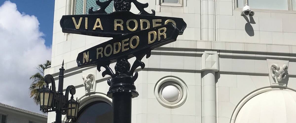 Famous shopping district on Rodeo Dr. Beverly Hills #Trovember