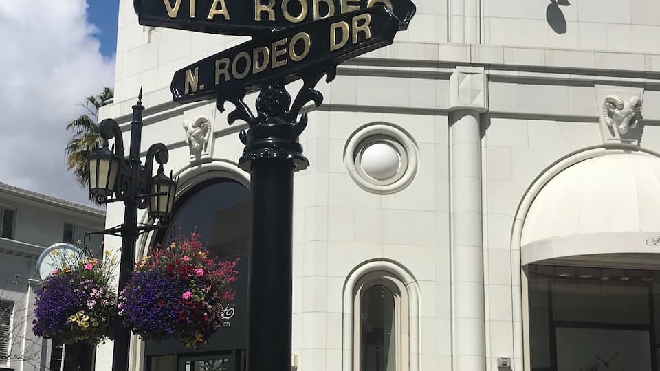 Famous shopping district on Rodeo Dr. Beverly Hills #Trovember