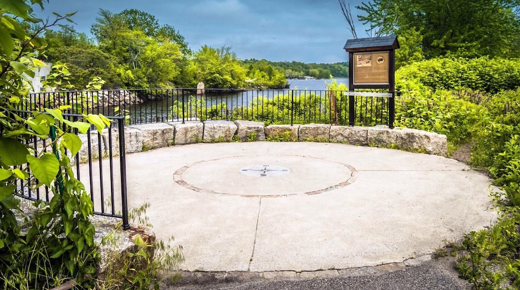 Biddeford is a city in York County, Maine, United States. A nice little park to explore. Lots of old buildings to look at!!