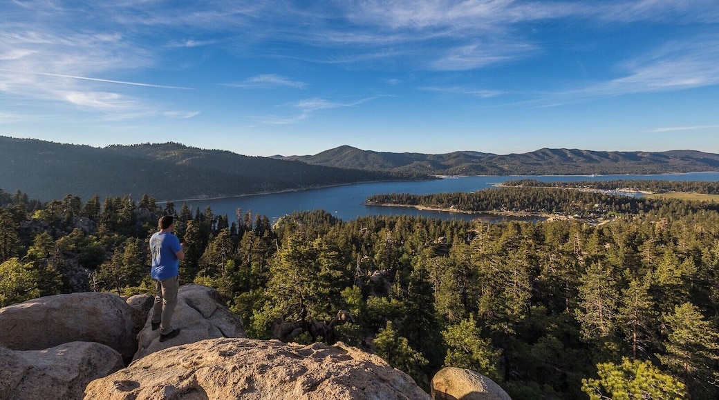 IMHO the most epic view for a modest hike in all of SoCal. 30 minutes of hard work and you get the most amazing panoramic view of Big Bear above all the surrounding tree tops.
Tip - this is a really popular hike so to avoid the crowds go on a weekday or early morning before most people have gotten up.
#AdventurePacked #TroverTips