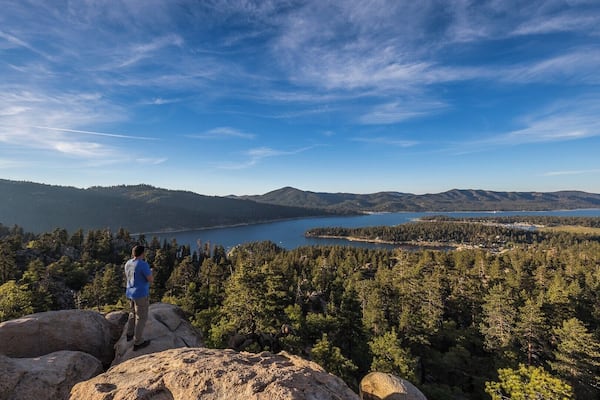 IMHO the most epic view for a modest hike in all of SoCal. 30 minutes of hard work and you get the most amazing panoramic view of Big Bear above all the surrounding tree tops.
Tip - this is a really popular hike so to avoid the crowds go on a weekday or early morning before most people have gotten up.
#AdventurePacked #TroverTips