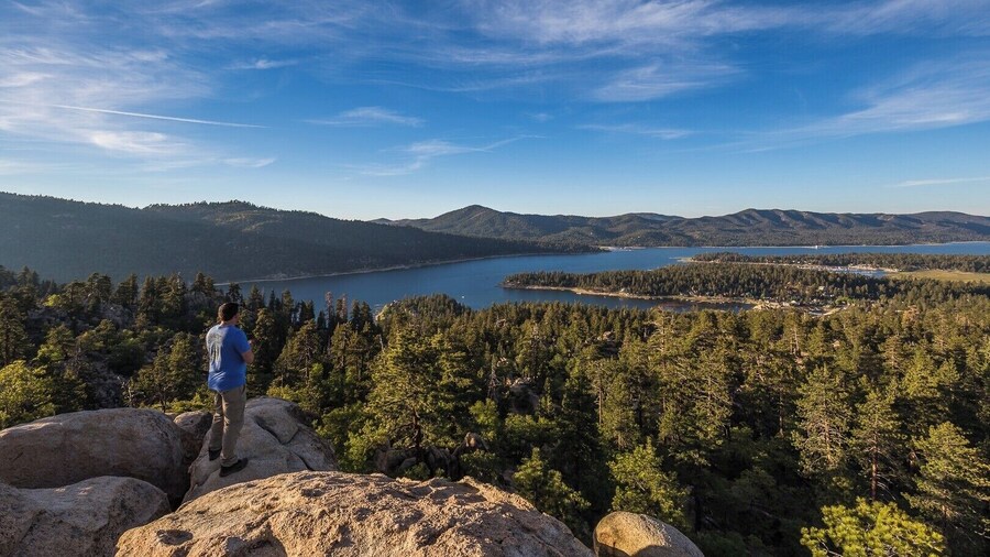 IMHO the most epic view for a modest hike in all of SoCal. 30 minutes of hard work and you get the most amazing panoramic view of Big Bear above all the surrounding tree tops.
Tip - this is a really popular hike so to avoid the crowds go on a weekday or early morning before most people have gotten up.
#AdventurePacked #TroverTips