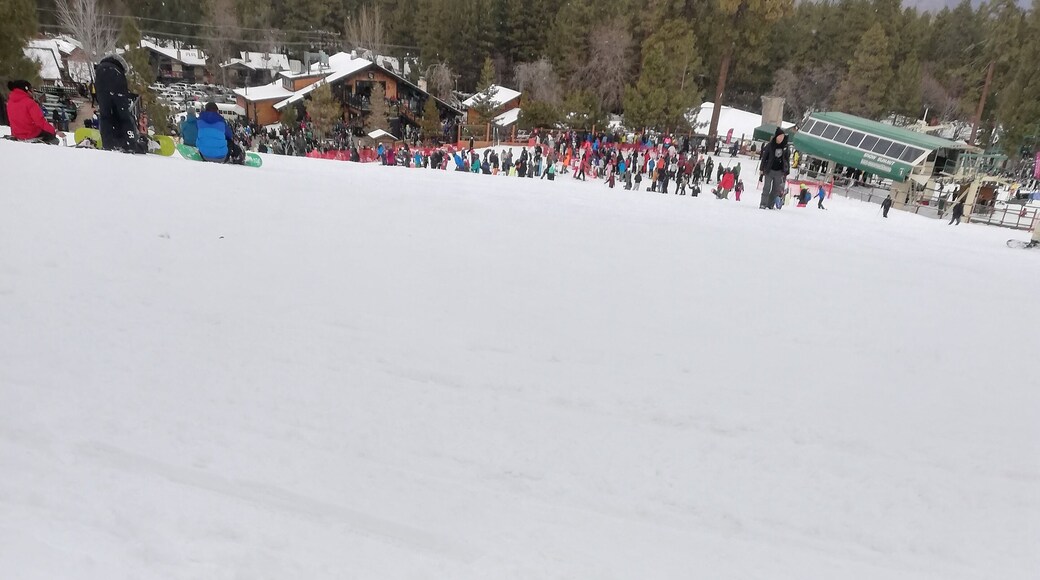 First time to do snowboarding and it was fun!