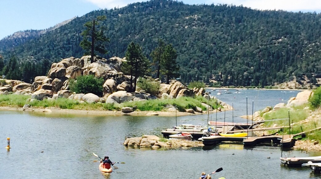 Big bear lake is scenery and all, i like to experience different thing and it was one if them and still. You can rent a kayak over and i got many interesting thing out of it.
