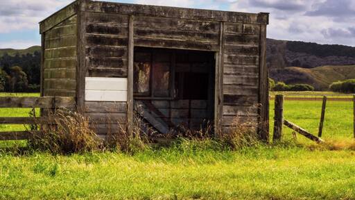 Just doing a drive around the area and found this old bus shed.