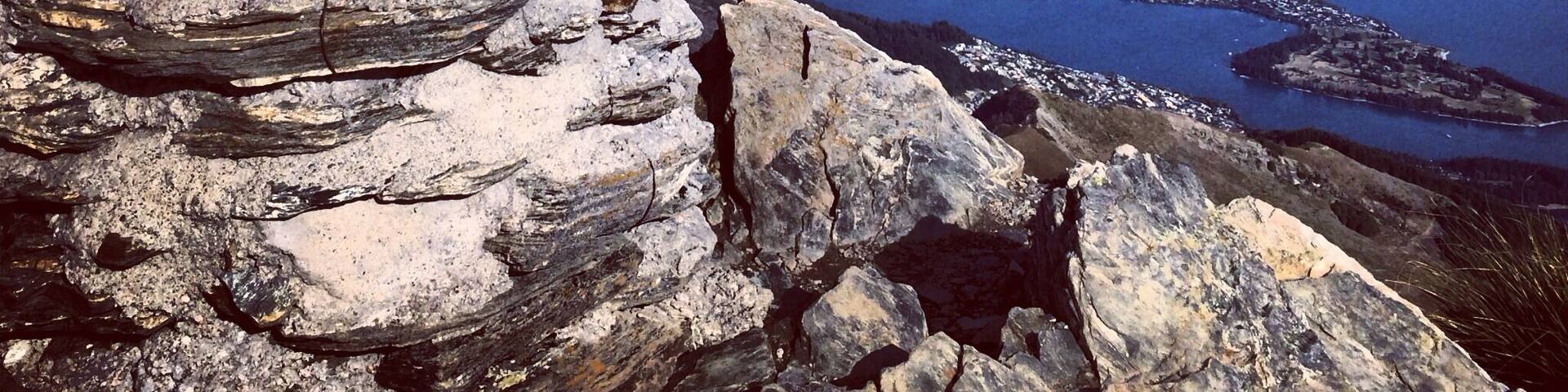 Ben Lomond Summit, Queenstown.
As the highest peak in the Queenstown region, this gives visitors and locals alike one of the most spectacular views of the Wakatipu basin.
#Queenstown #NewZealand #TakeAhike #InStone