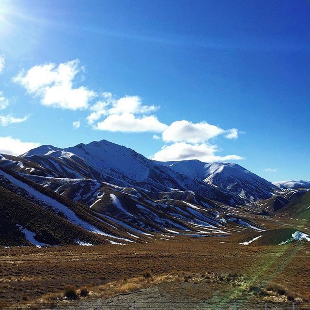 It's not hard to see why the drive through Lindis pass is often voted one of the best in the world! Try to o it on a clear day to really get the best of the view.

www.cheskiesgaplife.com