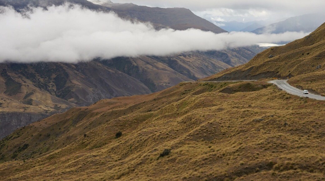 The Crown Range is an incredible mountain pass in the Southern Lakes region and this viewpoint see a lot of visitors stop and take a moment.
The mountains bisect each other quite magically and on a recent trip over the pass I just had to stop when the whole scene was made all that more dramatic with layers of inverted cloud floating in the valley below.
#NewZealand #Otago #CrownRange