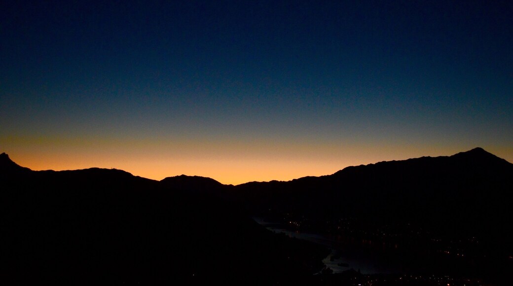 Amazing sunset over lake Wakatipu from the Remarkables