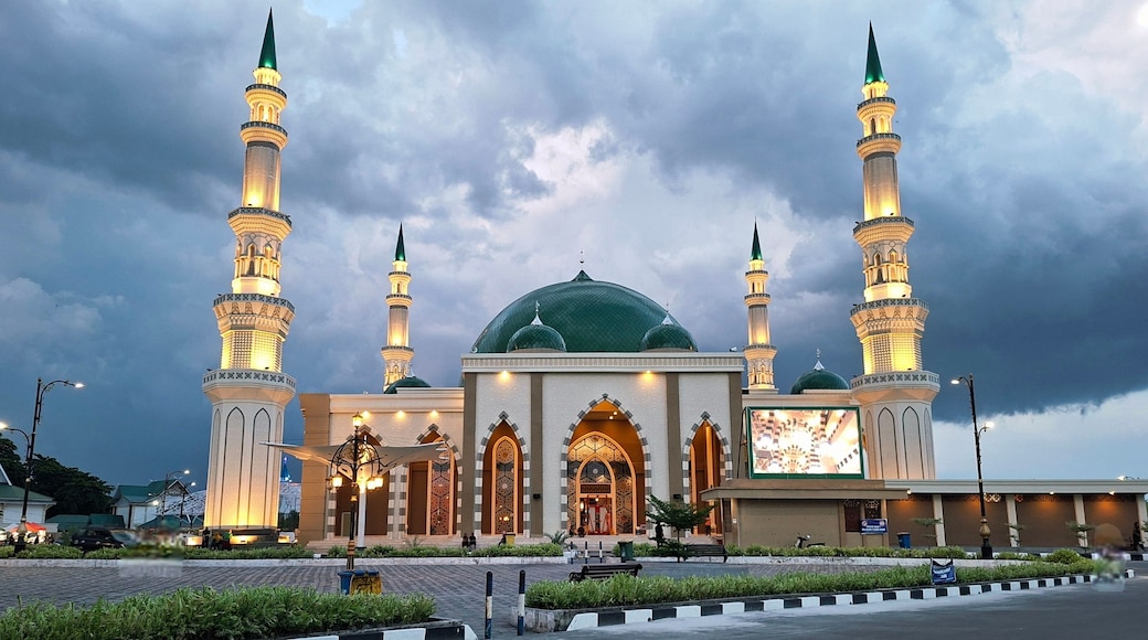 Dumai Islamic Center - The beautiful and magnificent Habiburrahman Grand Mosque, in the middle of Dumai city. Dumai, Riau, Indonesia. August 25, 2025, 5:40 PM