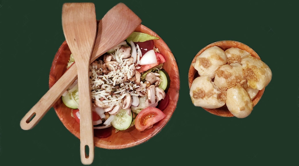 Scalini's Italian Restaurant is known for its garlic rolls. The rolls, sitting in a bowl of melted butter, are topped with lots and lots of fresh garlic. The rolls and salad are unlimited. The entrees are pretty good too! And, if you are pregnant and ready to deliver, Scalini's eggplant parmesan allegedly induces labor.
#trovember #food #italian #restaurant #garlicrolls #smyrna