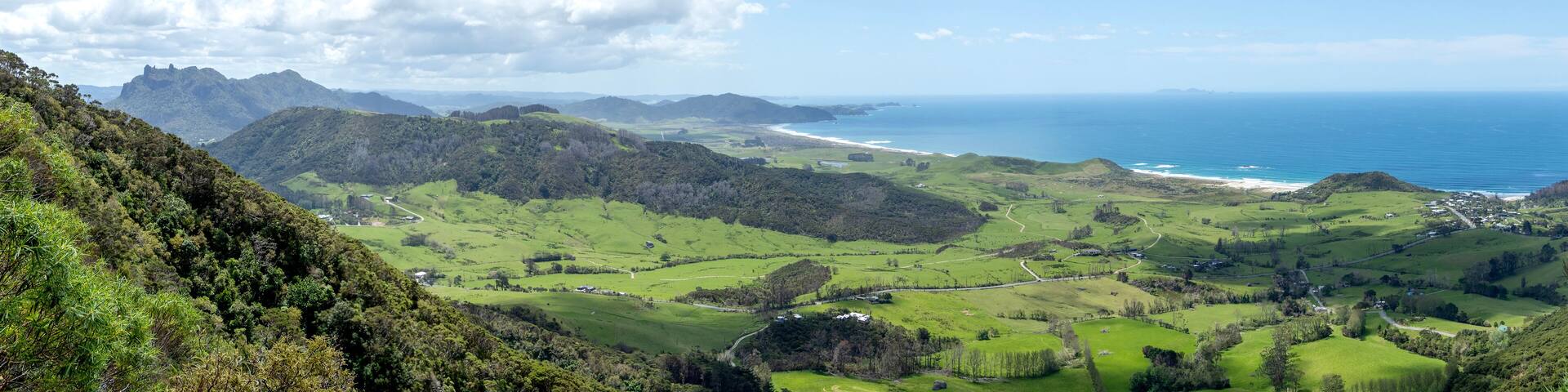 Whangarei Heads: Busby Head Track Trail with View on Mount Manaia, Coastal Cliffs, and Volcanic Landscapes of Northland, New Zealand