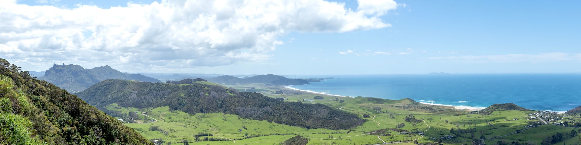 Whangarei Heads: Busby Head Track Trail with View on Mount Manaia, Coastal Cliffs, and Volcanic Landscapes of Northland, New Zealand