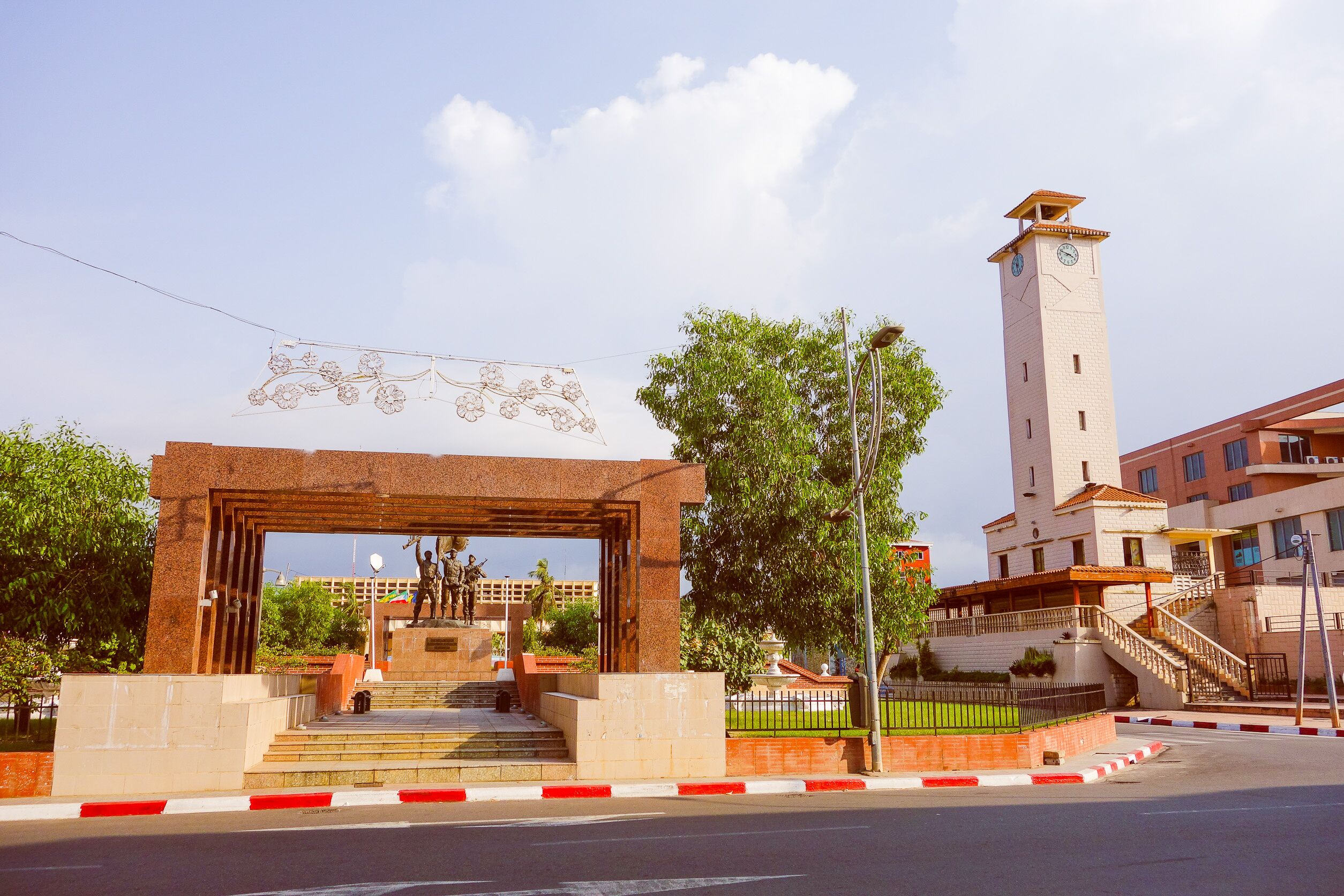 Retro look War Memorial in Bata