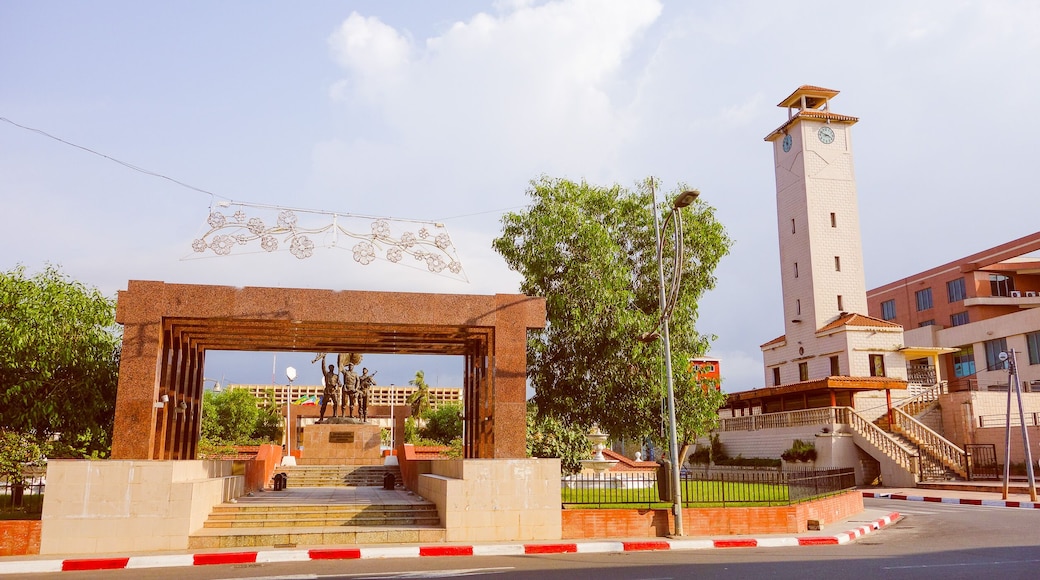 Retro look War Memorial in Bata