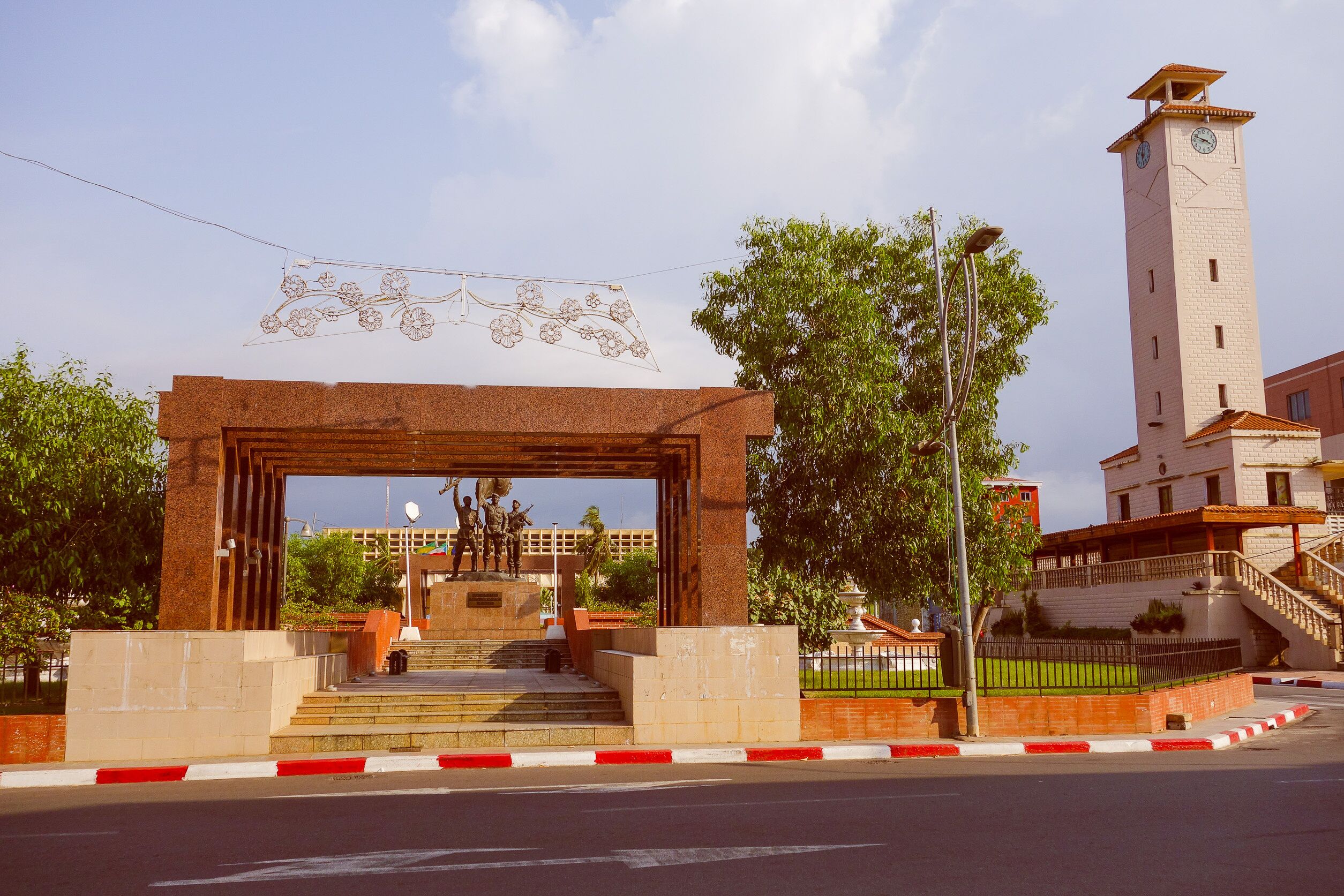 Retro look War Memorial in Bata