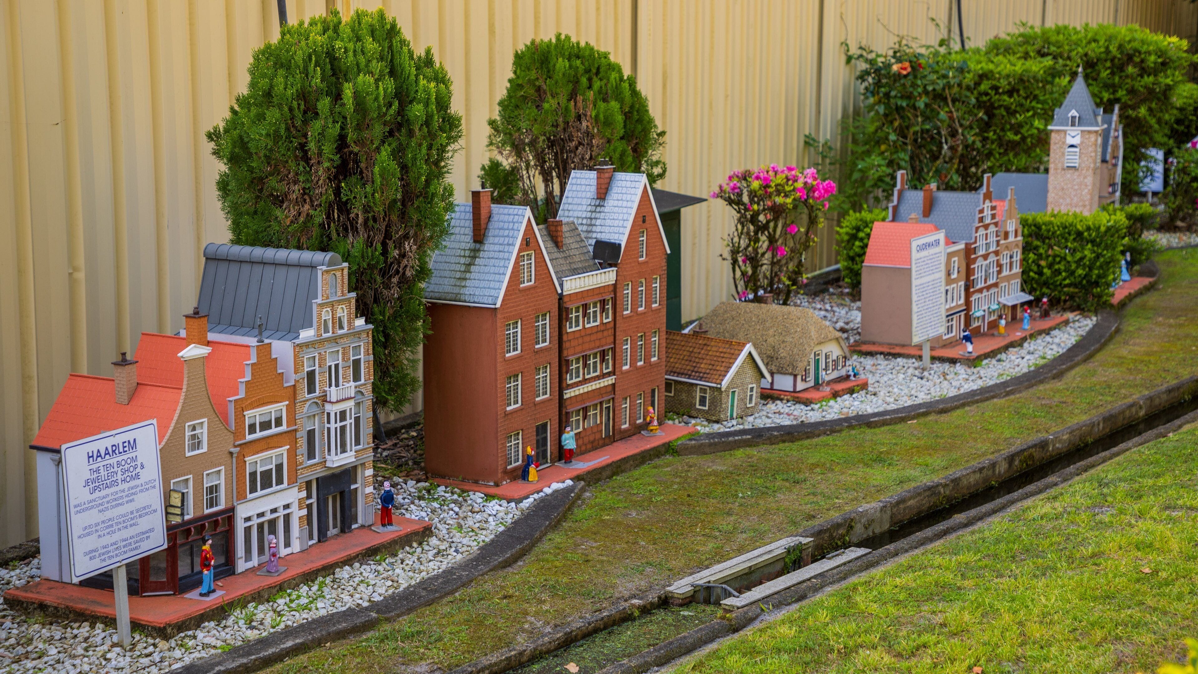 The Clog Barn Tourist Attraction & Caravan Park