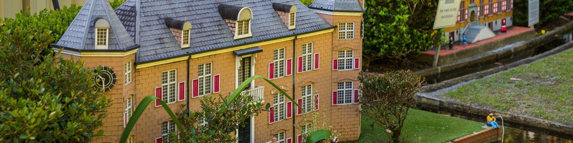 The Clog Barn Tourist Attraction & Caravan Park