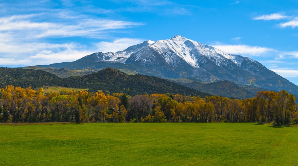 Beautiful Fall Colors Mount Sopris Colorado Elk Mountains ; Shutterstock ID 230115871; purchase_order: SP-1269 HA 2018 Batch 1; Order: ; client: ; other: