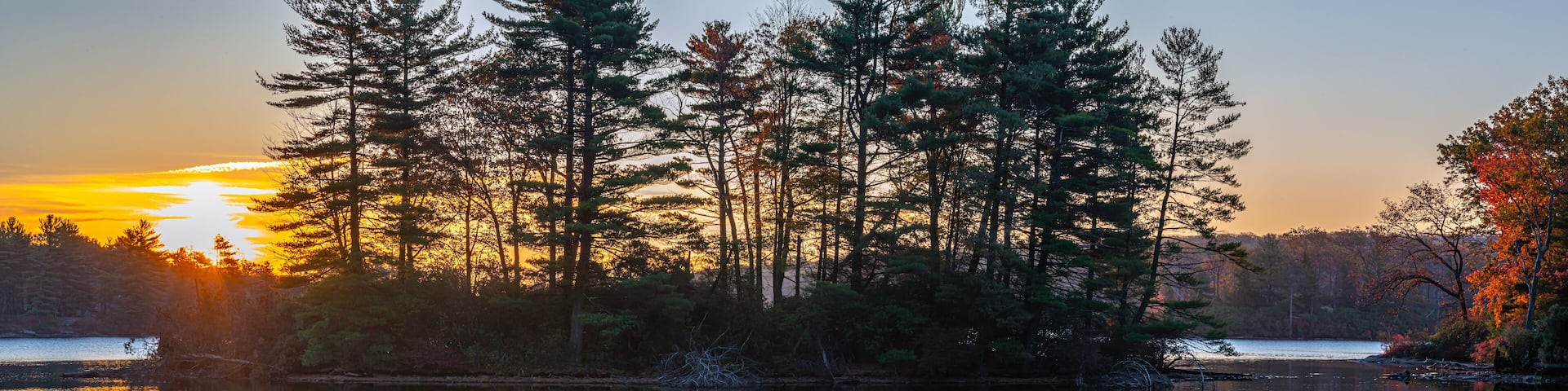 Harriman State Park panoramic at sunrise at lake