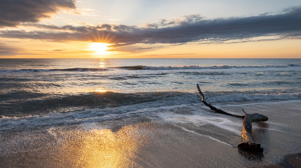Photo of the setting sun at Blind Pass Beach in Manasota Key near Englewood Beach on the Florida Gulf coast