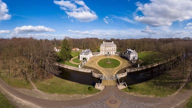 A large estate with a central building, a circular driveway, and a river.