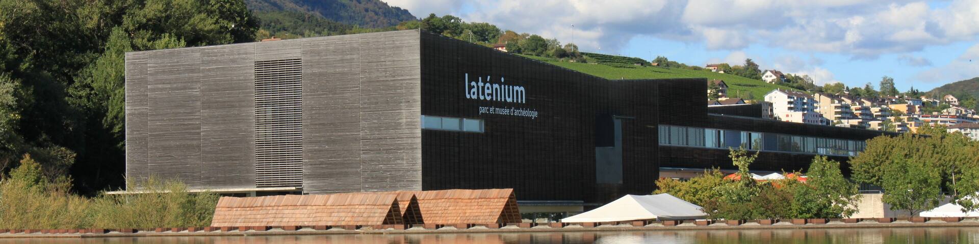 Bâtiment du musée cantonal d'archéologie (Laténium)