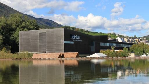 Bâtiment du musée cantonal d'archéologie (Laténium)