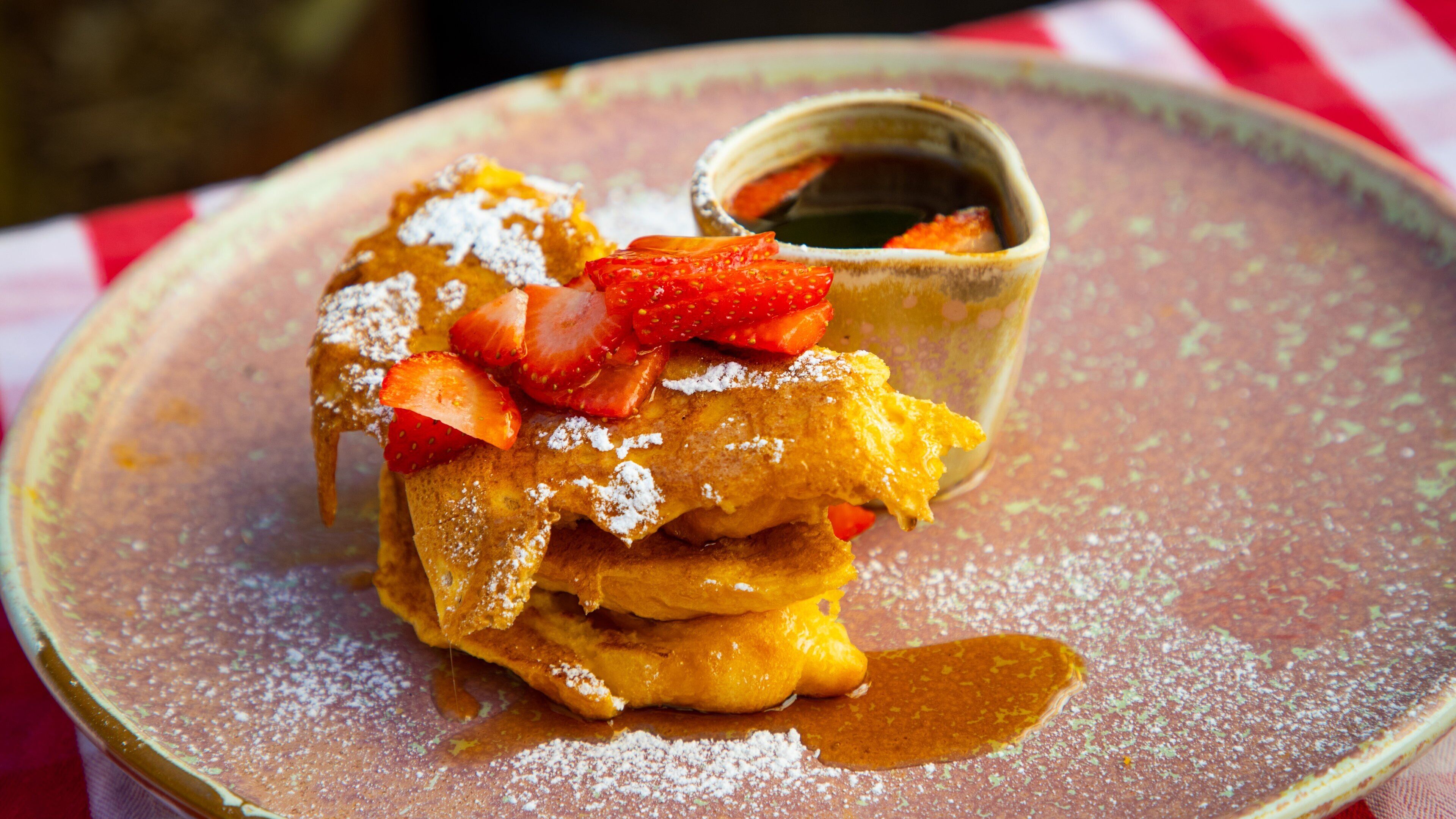 Leura featuring food