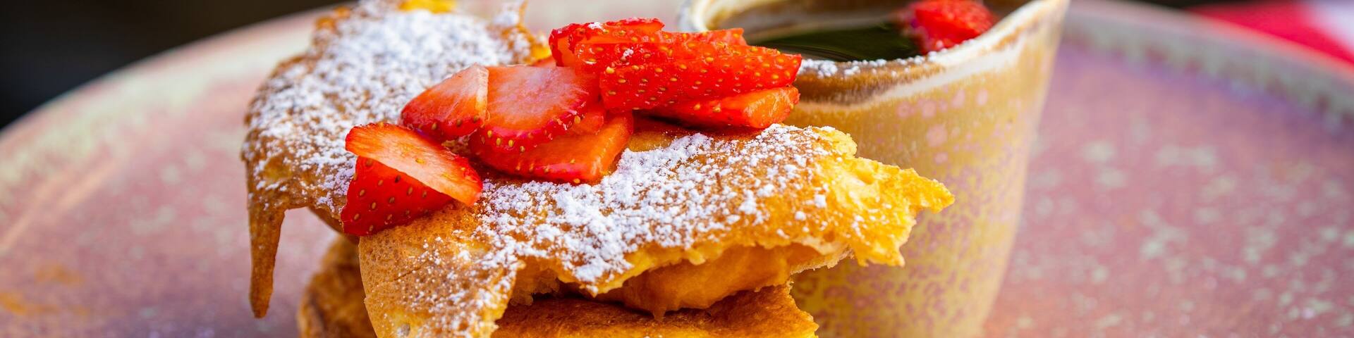 Leura which includes food