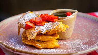 Leura which includes food