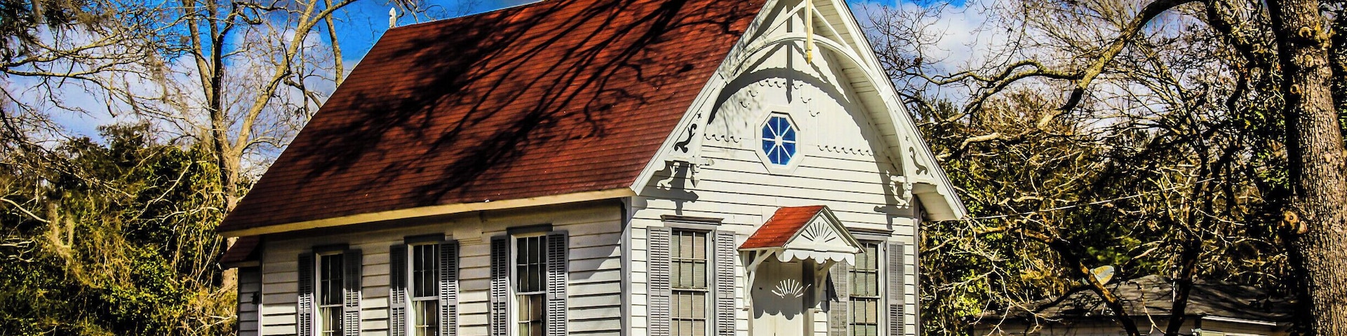 Is a historic little chapel in Flowertown in the pines, Summerville, SC