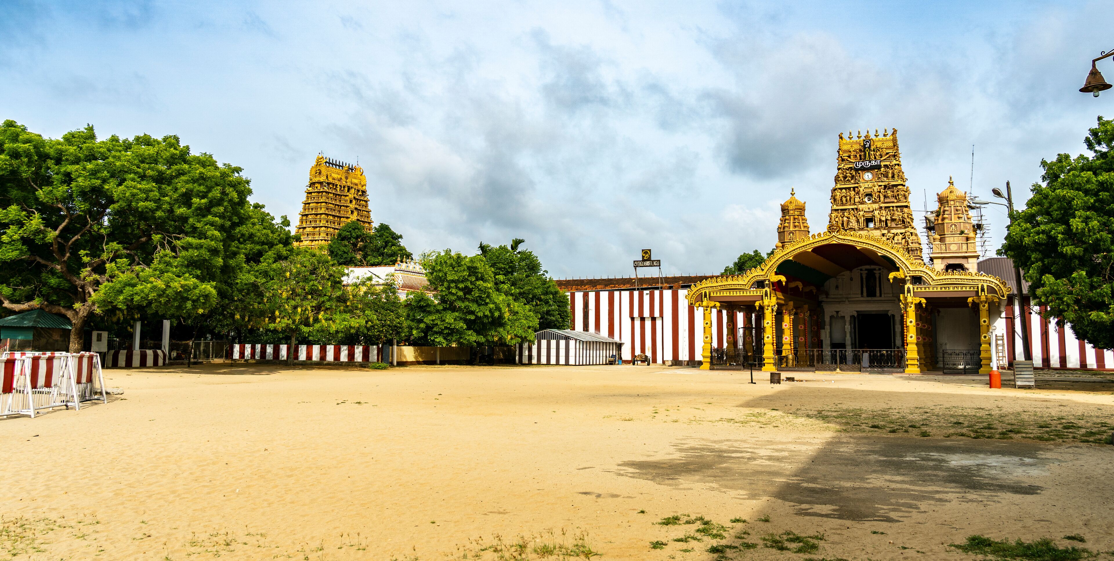 La splendeur dorée du temple hindou- Nallur temple Jaffna Sri lanka