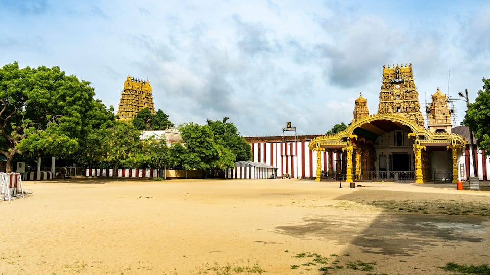 La splendeur dorée du temple hindou- Nallur temple Jaffna Sri lanka