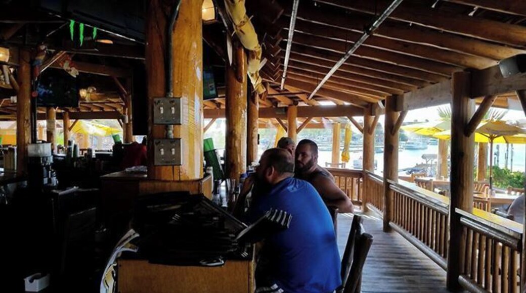 Charming, beautiful outdoor patio overlooking a cove on the Colorado River. Great place to share a cocktail bucket with friends. We want to come back here and stay in the cute cabins with friends. Food is yummy, too!
#cocktails #California #ColoradoRvier #Pirate #food #outdoors #marina