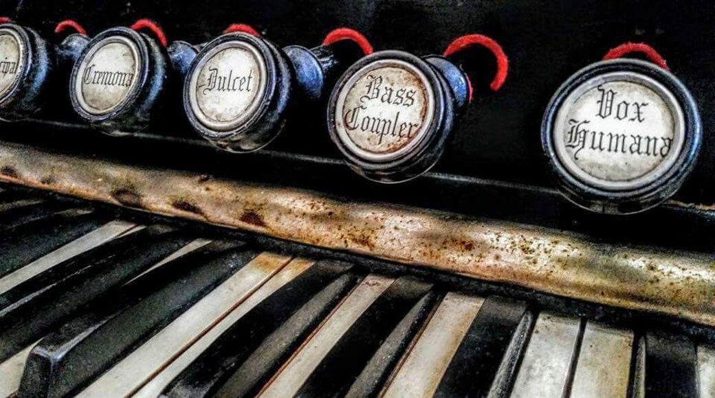 Wander around the two blocks of downtown St Cloud, Florida and you'll find a throw back in time hotel called the Hunters Arms. Take a leisurely stroll through the lobby and you'll find this beautiful instrument. Frozen in time waiting to be played