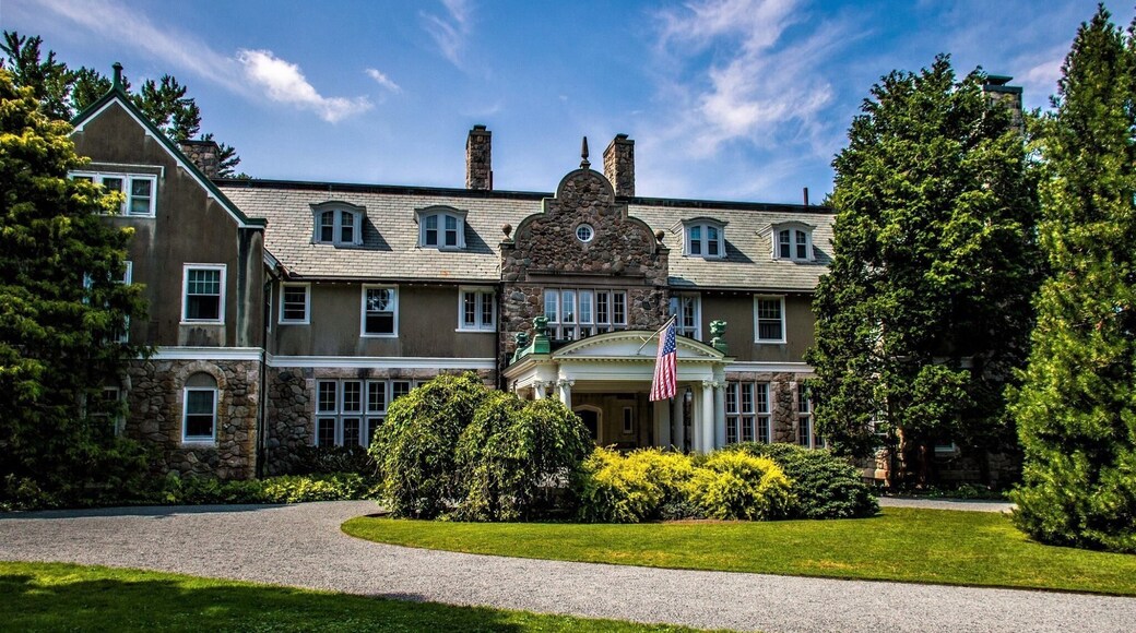 The Blithewold Mansion, Gardens and Arboretum is an arboretum of 32 acres, located Bristol, Rhode Island, on Bristol Harbor with views over Narragansett Bay. A great place to visit!!