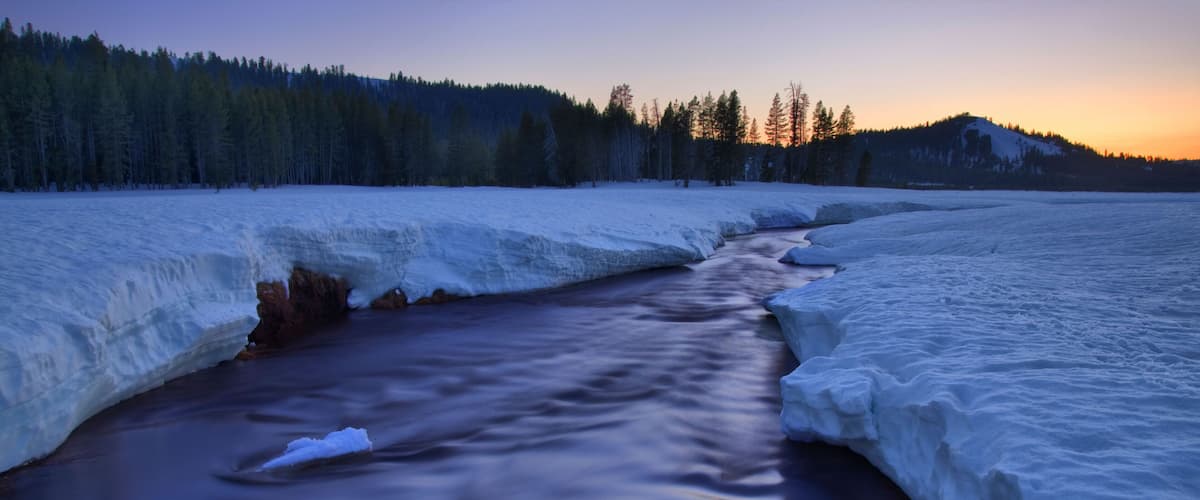 CW5K4J Stream flowing through a snowy field, Lake Van Norden, Soda Springs, California, USA
