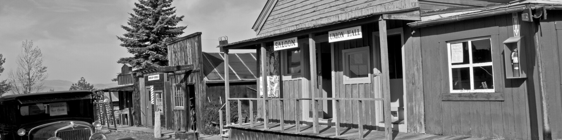 Part of the museum is a recreated town consisting of actual (relocated) buildings. Walk the nostalgic streets of yesteryear as well as all the mining apparatus on display.
#History
#old_west
#architecture
#Montana
#ghost_town
#mining_town
#mining