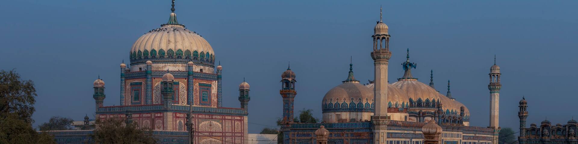 shrine in punjab, Makhdoom Rashid is 20 km distant from Multan towards the east on Vehari Road (old Multan Dehli Road)