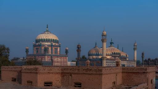 shrine in punjab, Makhdoom Rashid is 20 km distant from Multan towards the east on Vehari Road (old Multan Dehli Road)