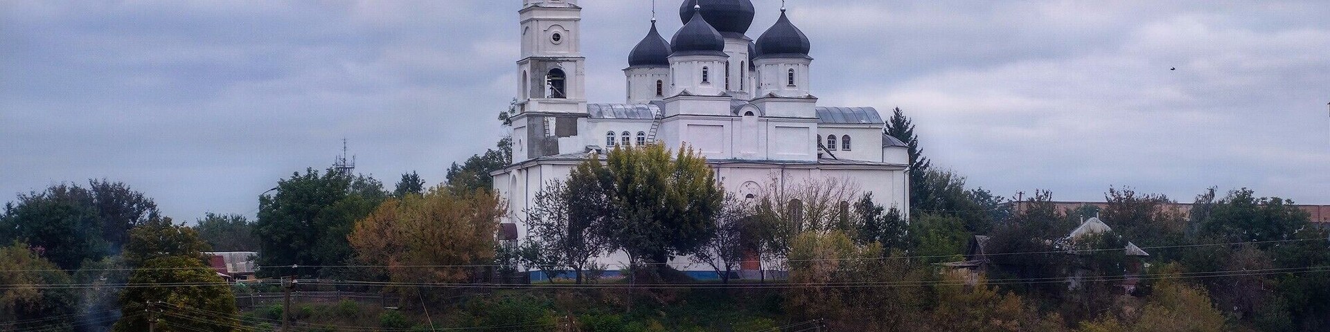 In 1678, at the site of the present Transfiguration Cathedral, a Jesuit collegium and a church were erected. When the Jesuit order was closed in 1773, the church became the Uniate Order of the Basilian monks, in 1831 - became an Orthodox city council, and in 1937 was destroyed. After the establishment of the Ovruch Eparchy of the UOC (1993), in 1990-2001, on the old foundations erected a new cathedral, which acquired the status of a cathedral. The form of the temple differs from the old one and combines motifs of different styles of old architecture: the body in the form of a basilica is crowned from the western end of a high bell tower, and in the middle - a mighty 5-chapter.
