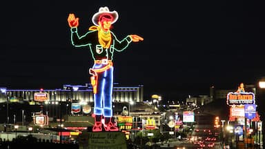 Wendover which includes a city, cbd and signage