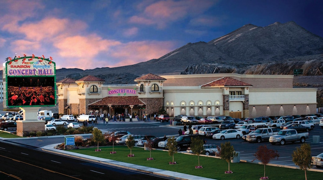 Wendover montrant montagnes et scÚnes de théùtre