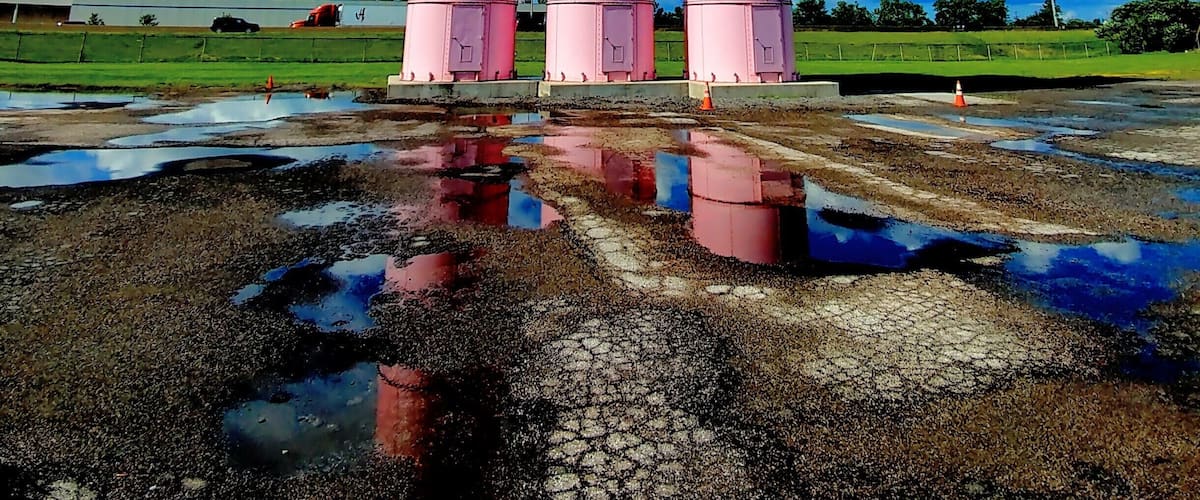 The people at Malley's Chocolates have created themselves quite a roadside attraction with these bright pink silos labeled with the main stars of any good chocolate concoction.