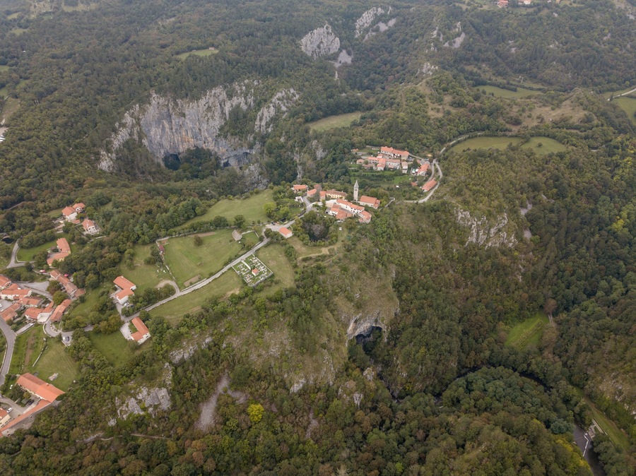 The Skocjan Caves / Skocjanske jame / Grotte di Skocjan is the largest cave in Europe on UNESCO list. The enterance is a huge collapse sinhole / doline below the church of St. Canzian (Kancijan)