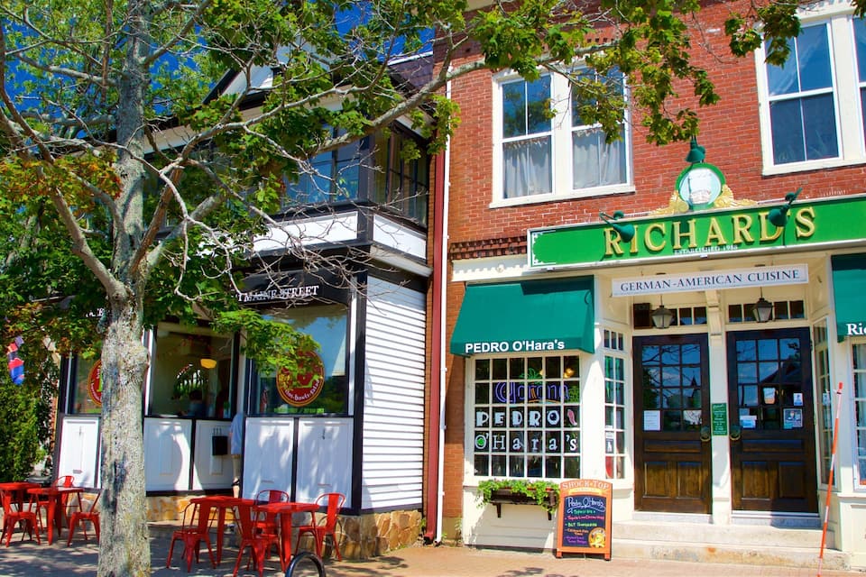 A street with outdoor seating and a restaurant named Richard's.