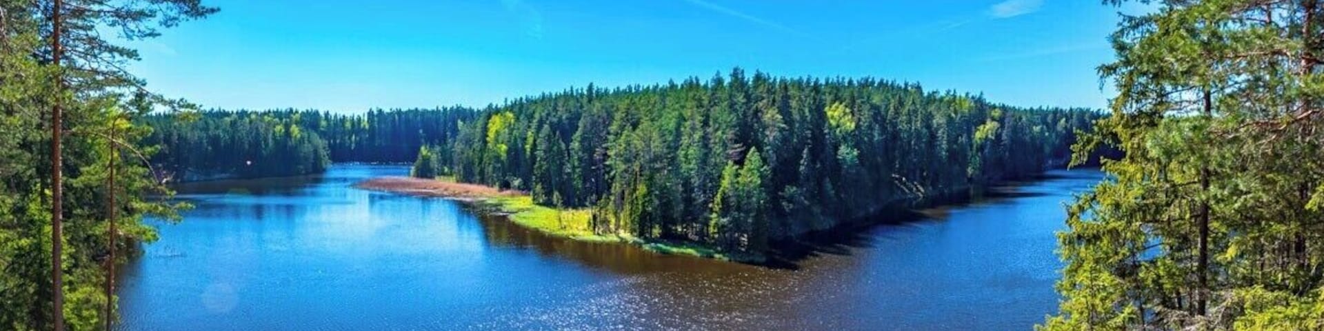 A cool canyon like place. A river lake (a dam downstream) with high and steep sides covered with trees.
#BVStrove #estonia #south-estonia #põlva #põlvamaa #taevaskoja #lake #river #nature #view